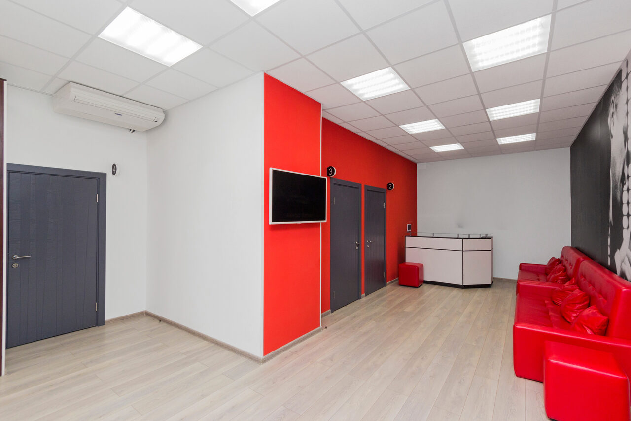 Арендовать Яркий зал для деловых мероприятий