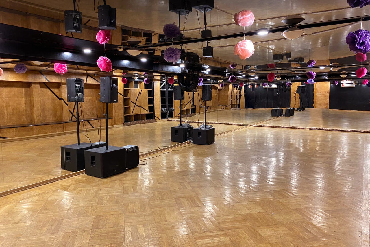 Арендовать Стильный зал для занятий и праздничных мероприятий