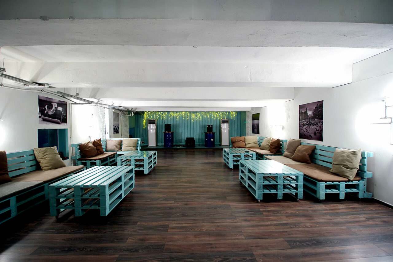 Арендовать Questmakers Большой зал в дизайнерском двухуровневом лофте