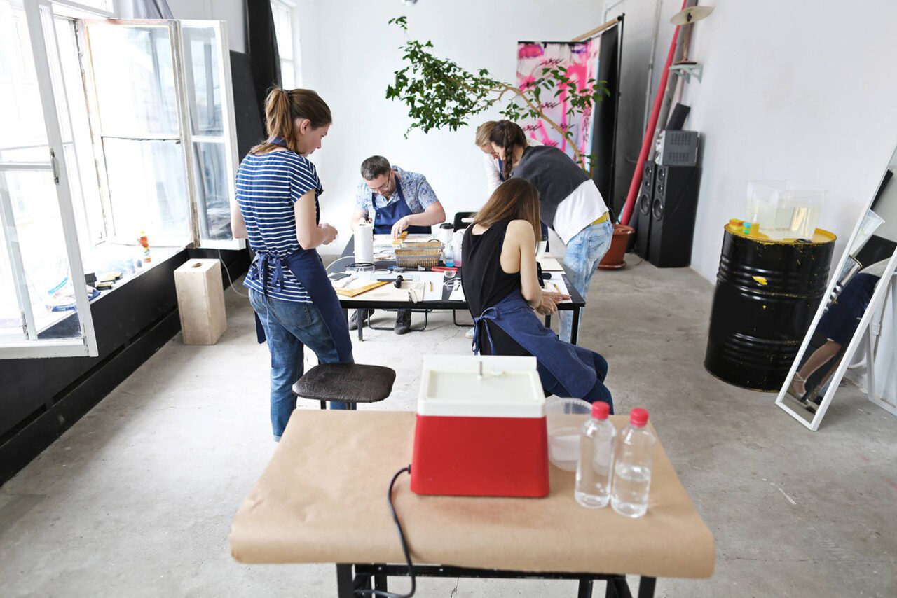 Арендовать Светлый панорамный лофт в центре 