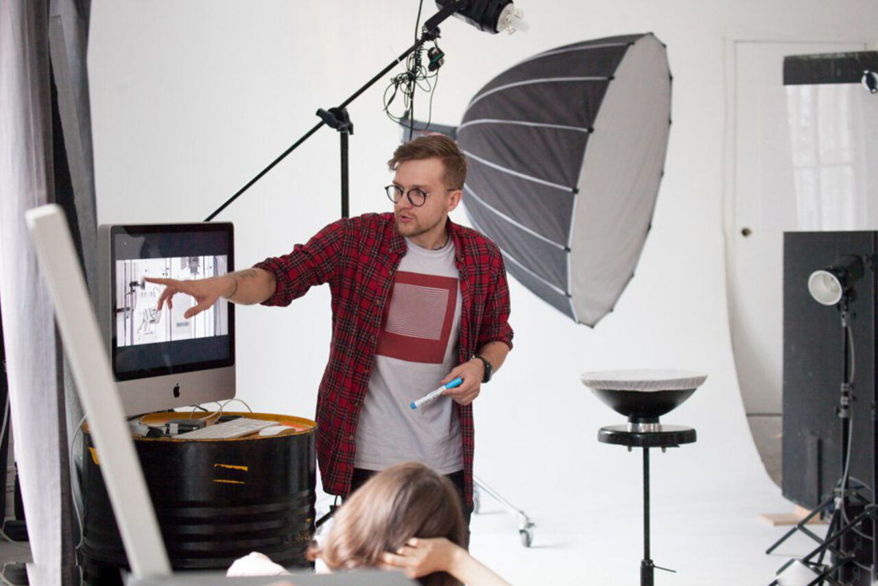 Арендовать Светлый панорамный лофт в центре 