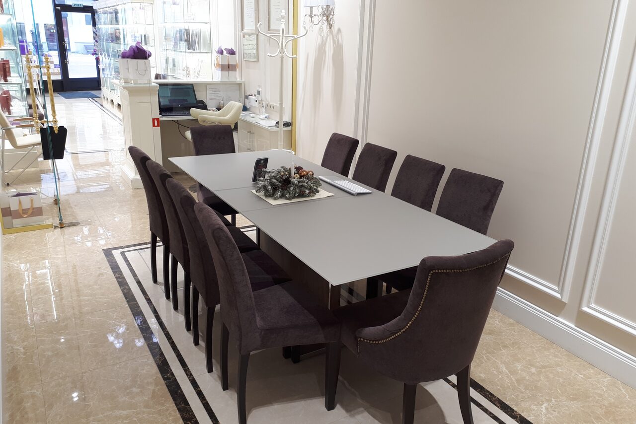 Арендовать Переговорная комната в классическом стиле