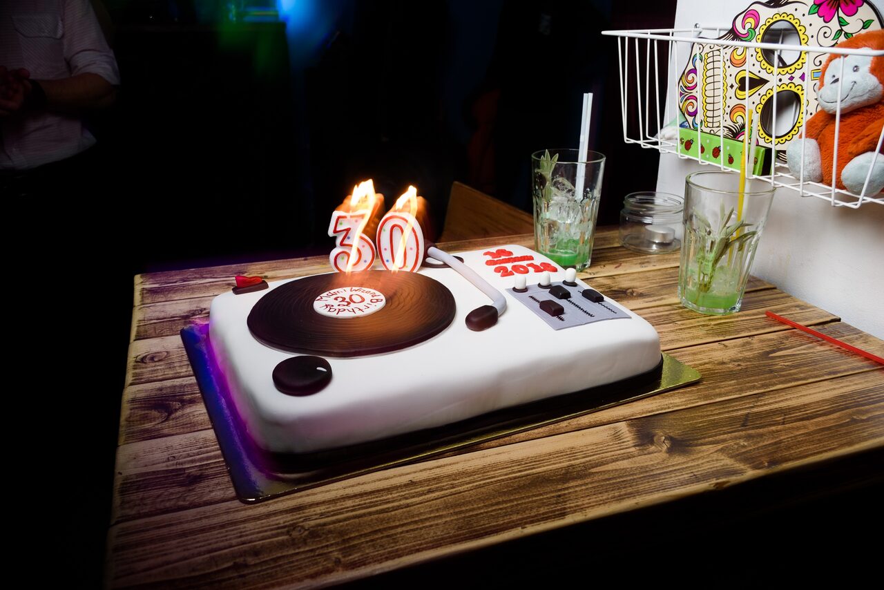 Арендовать Атмосферный бар в центре города