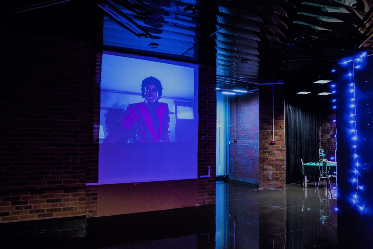 Арендовать Стильный лофт в темных тонах