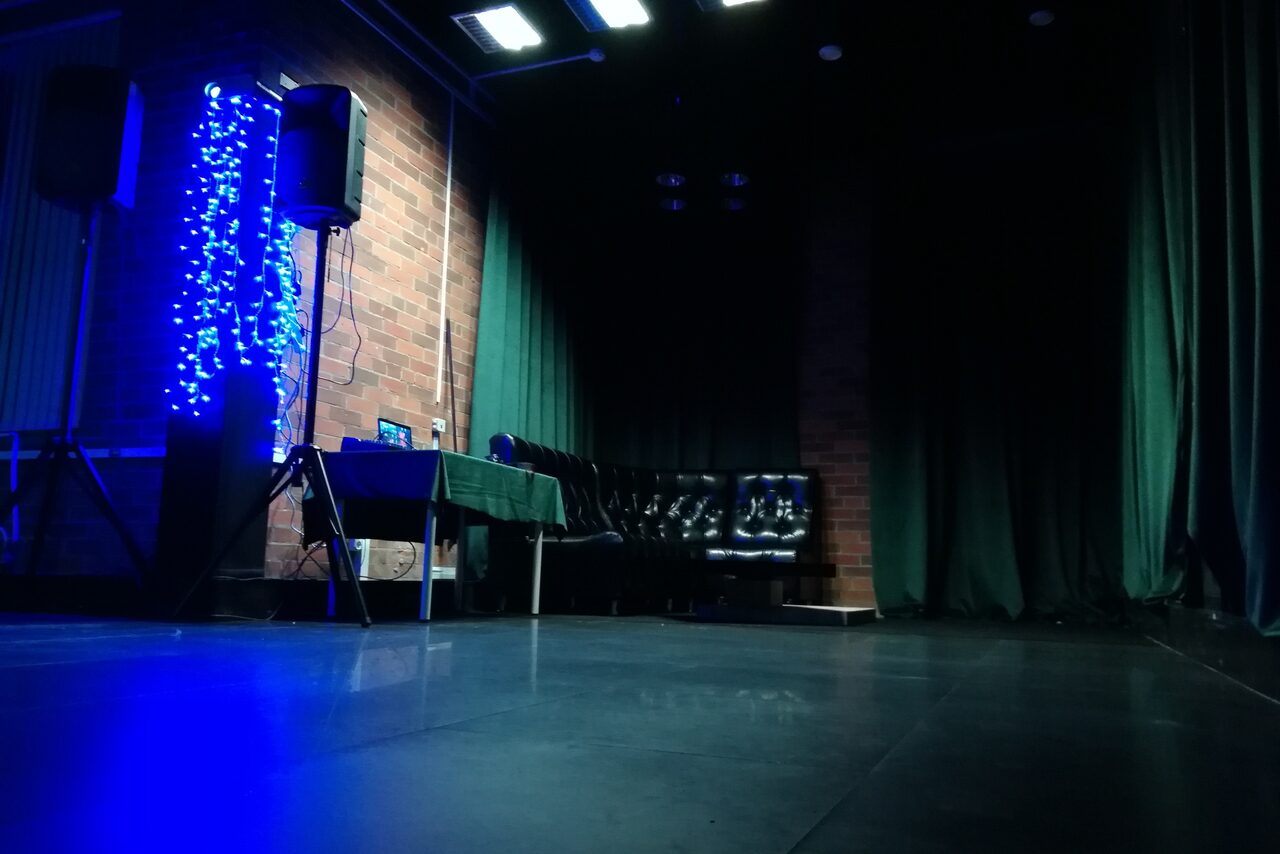 Арендовать Стильный лофт в темных тонах