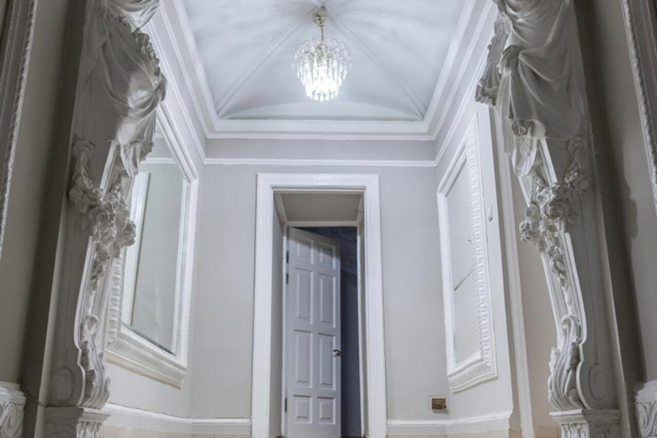 Арендовать Светлый лофт с колоннами