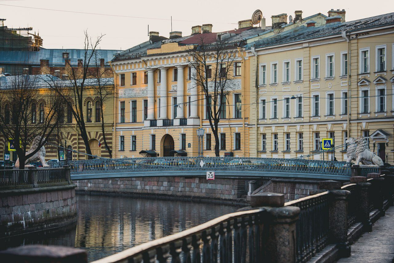 Арендовать Светлый лофт с колоннами