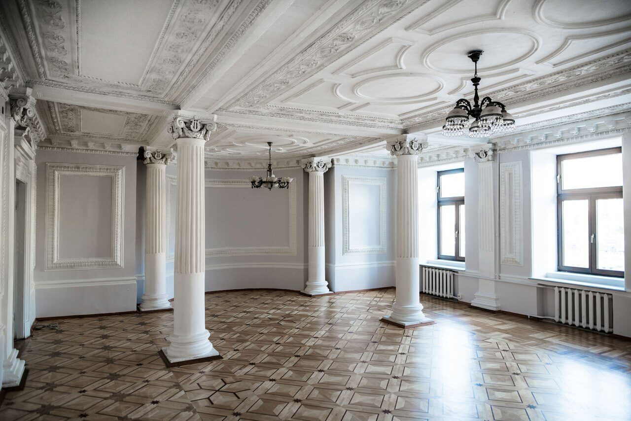 Арендовать Светлый лофт с колоннами