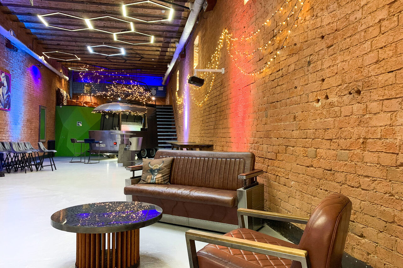 Арендовать Loft for Friends. Авторский лофт с верандой 