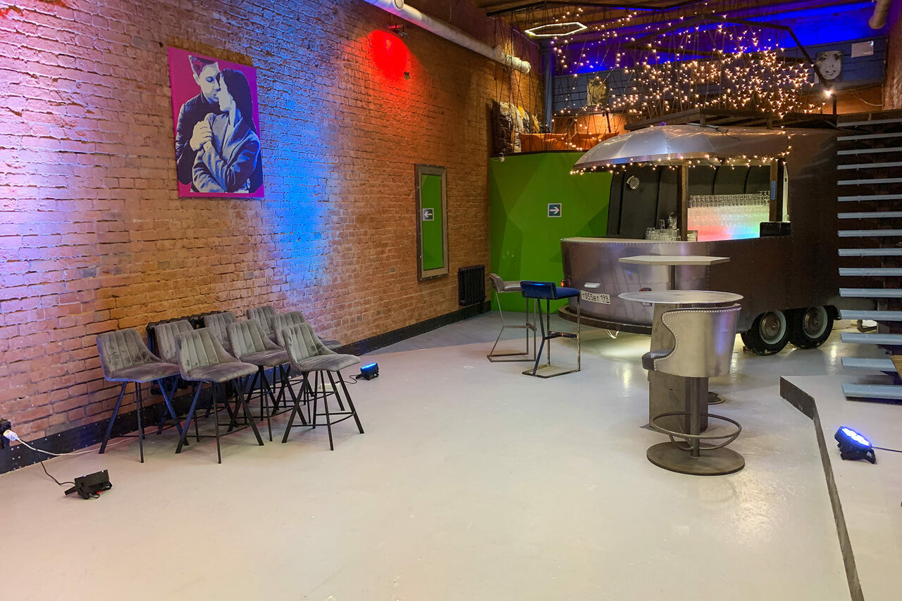 Арендовать Loft for Friends. Авторский лофт с верандой 