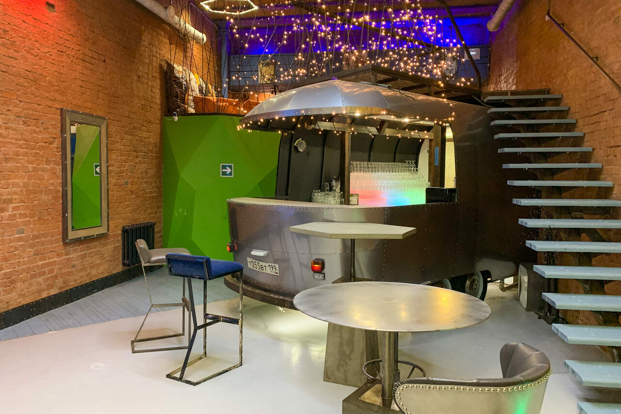 Арендовать Loft for Friends. Авторский лофт с верандой 