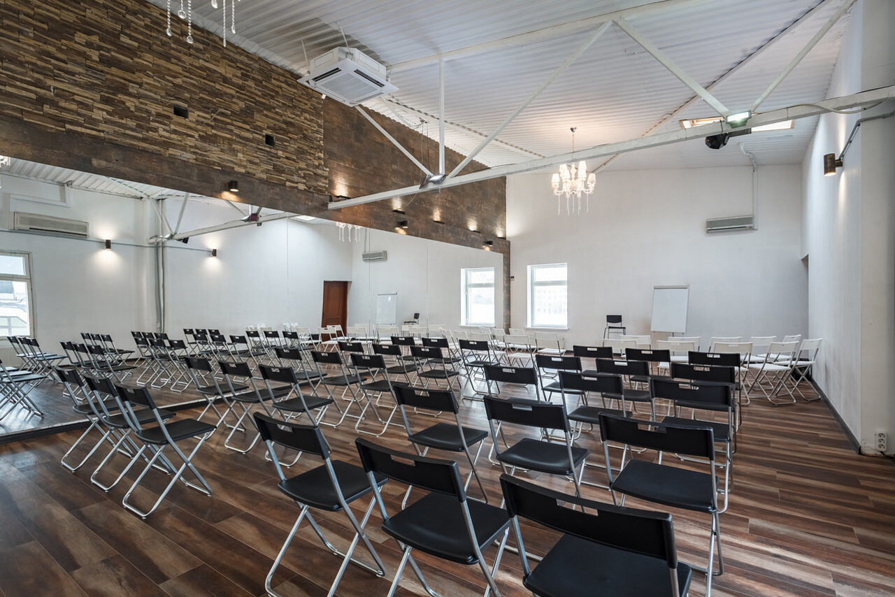 Арендовать Gold&Dance Светлый зал на мансардном этаже