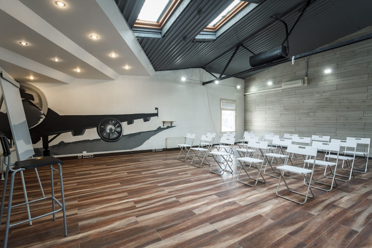 Арендовать Gold&Dance Тренинг зал в центре города