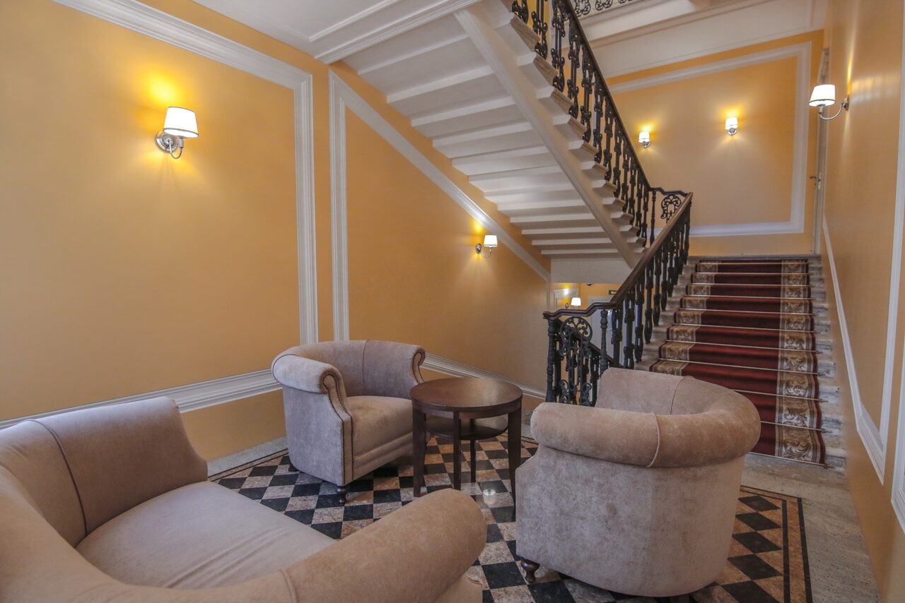 Арендовать Onyx. Переговорная с круглым столом