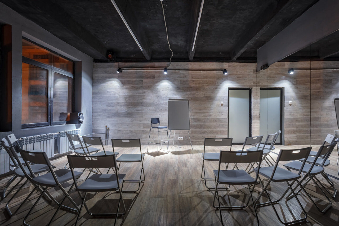 Арендовать Gold&Dance Просторный зал для мероприятий