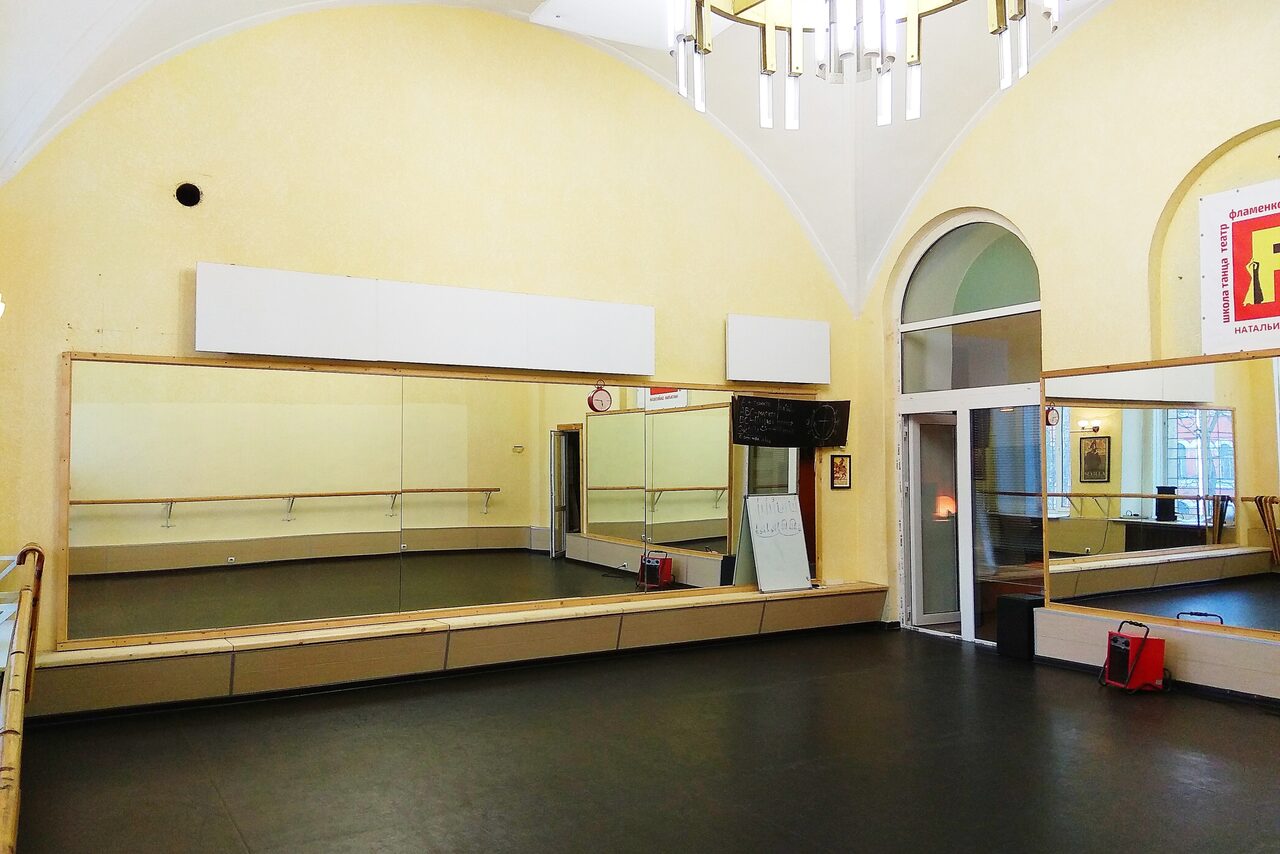 Арендовать Школа фламенко Fabrica de Tabaco. Зал для занятий танцами