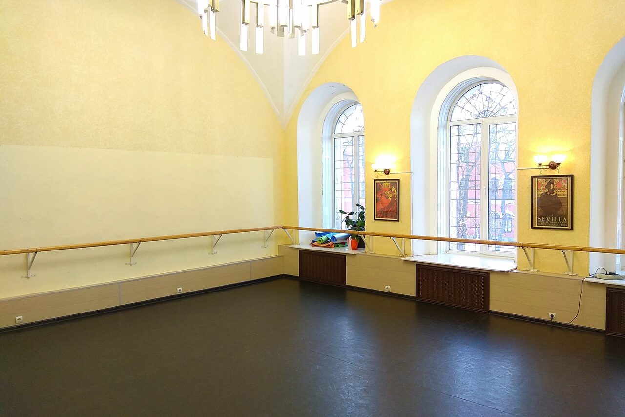 Арендовать Школа фламенко Fabrica de Tabaco. Зал для занятий танцами