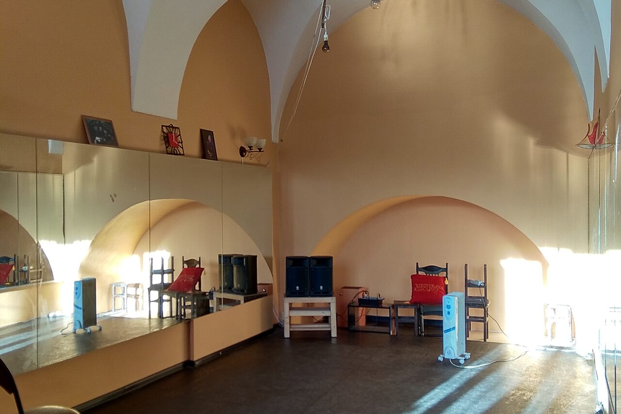 Арендовать Школа фламенко Fabrica de Tabaco. Зал для занятий танцами