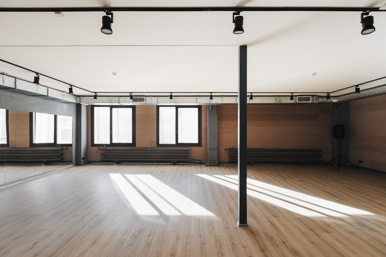 Арендовать Территория Лофт. Дизайнерский лофт с ратушей