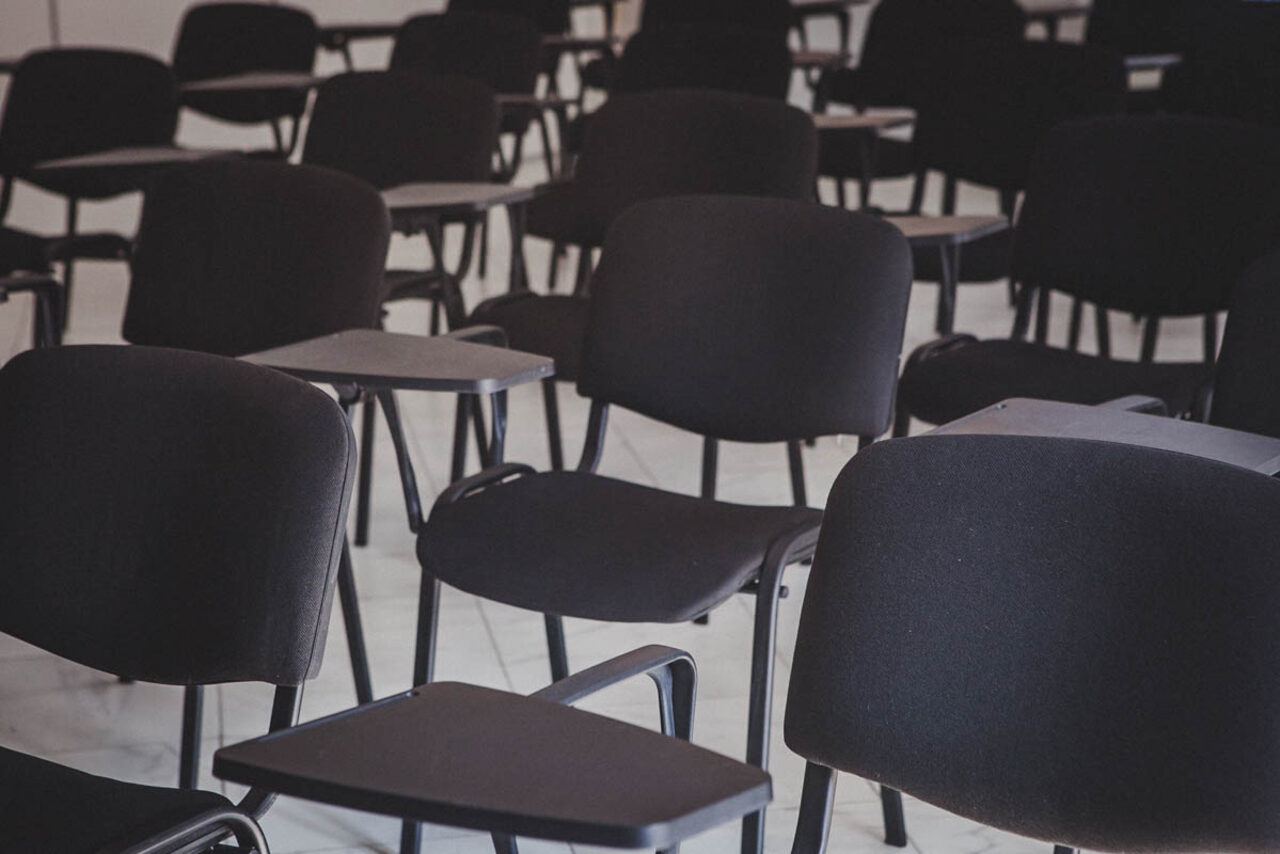 Арендовать Конференц-зал с зеркальным потолком