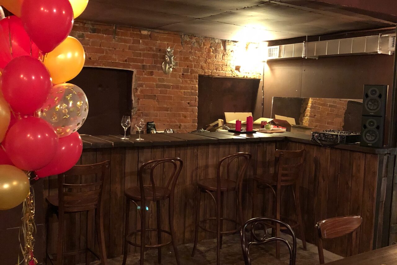 Арендовать Келья. Лофт с барной стойкой в центре Москвы