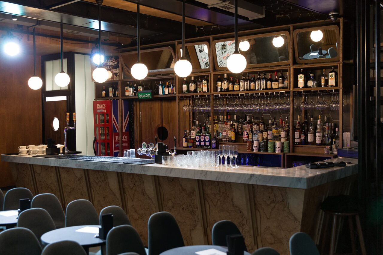 Арендовать StandUp Store.Лофт со сценой для конференций и бизнес встреч