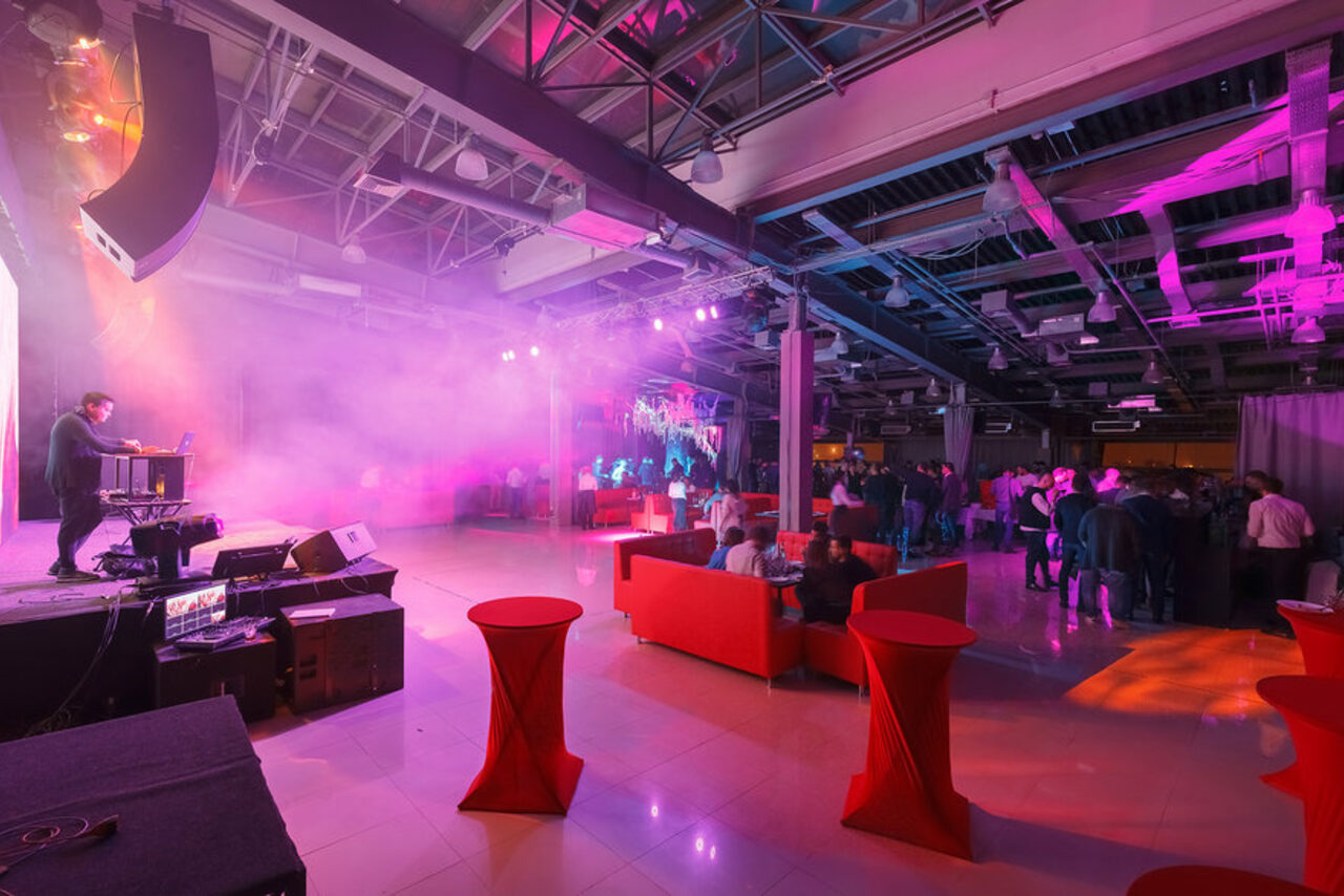 Арендовать X-perience Hall Лофт-холл со сценой и гримерными комнатами