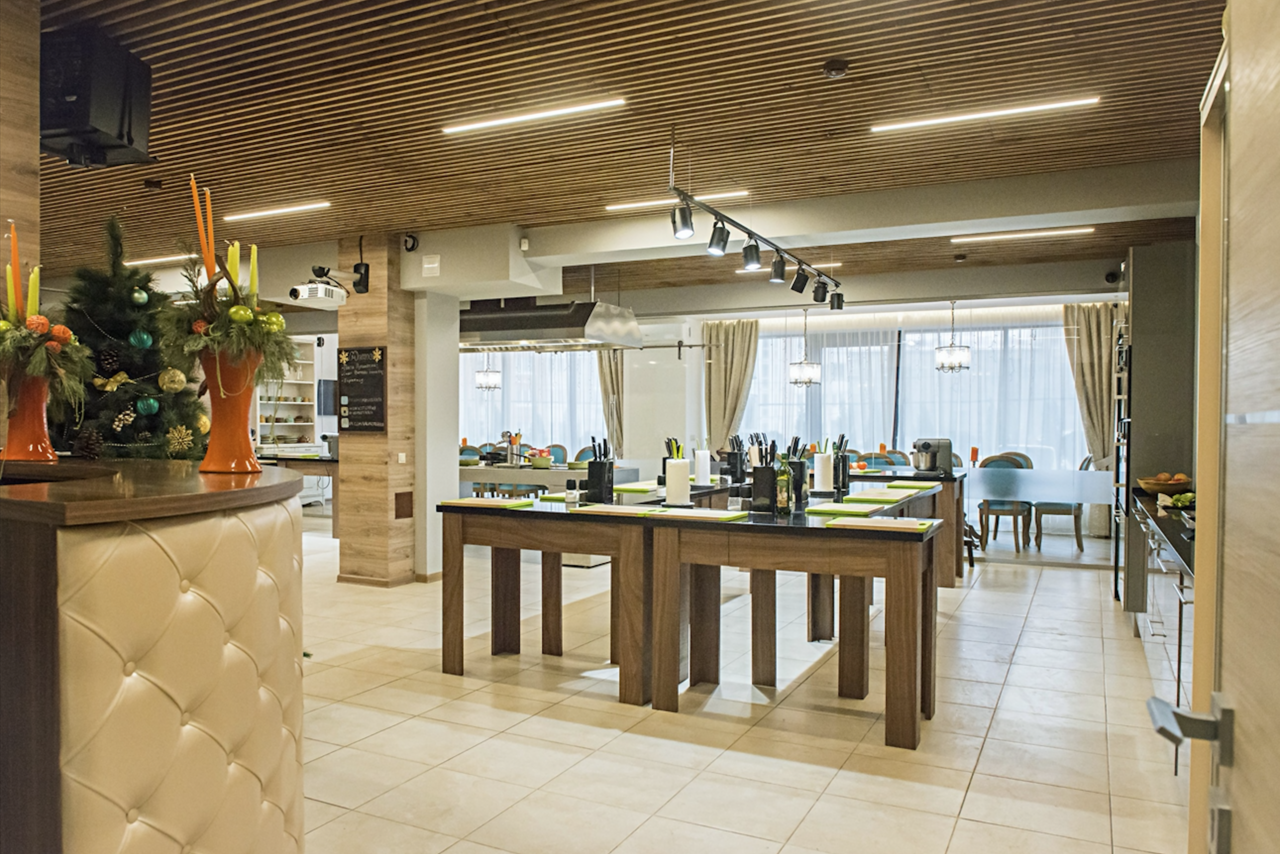 Арендовать Светлый лофт с оборудованной кухней