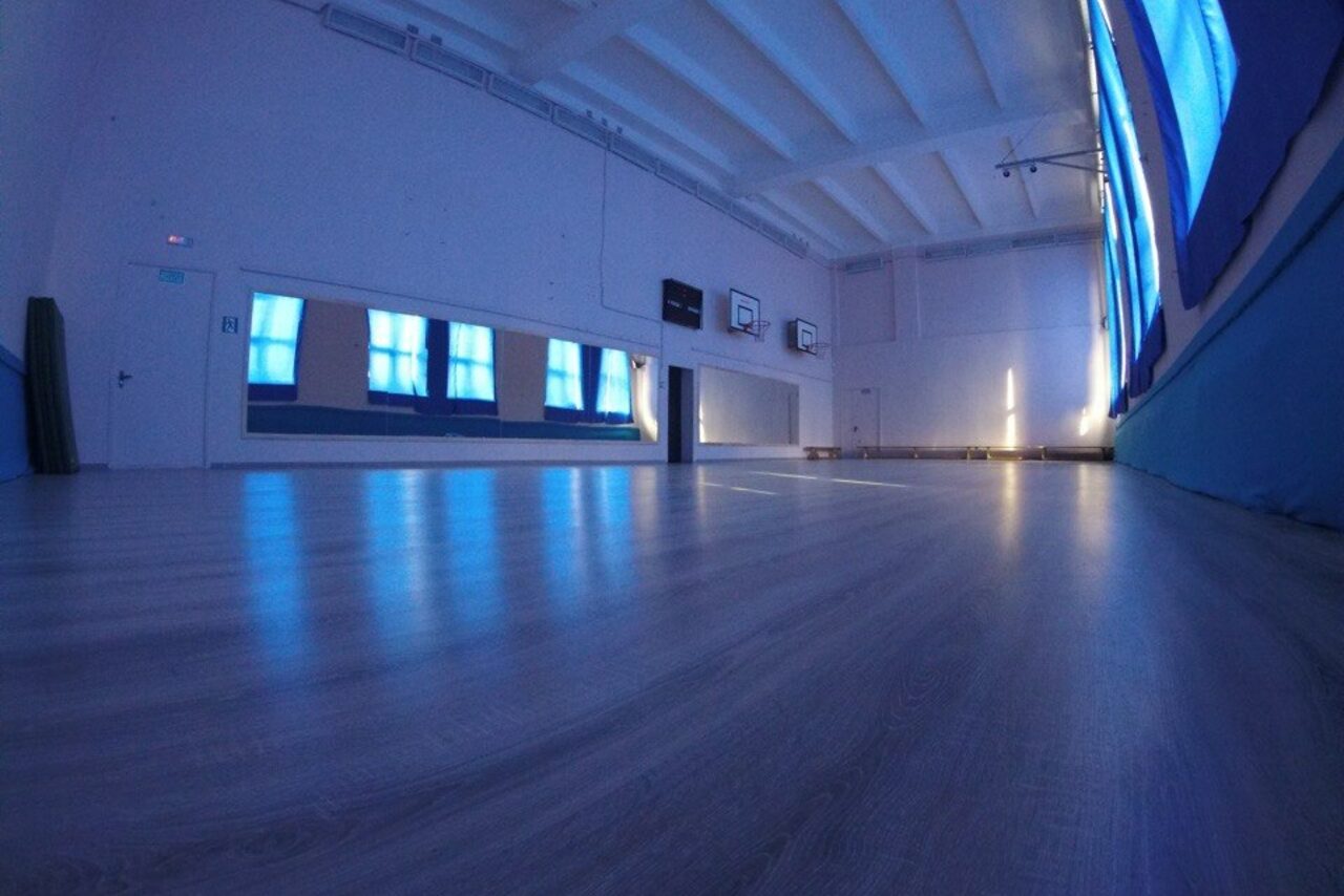 Арендовать Просторный зал на Щукинской