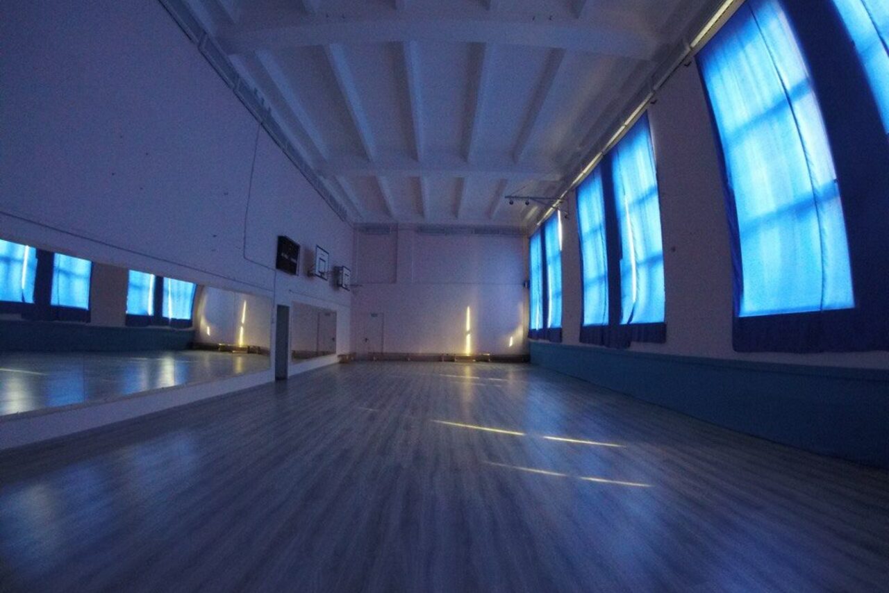 Арендовать Просторный зал на Щукинской