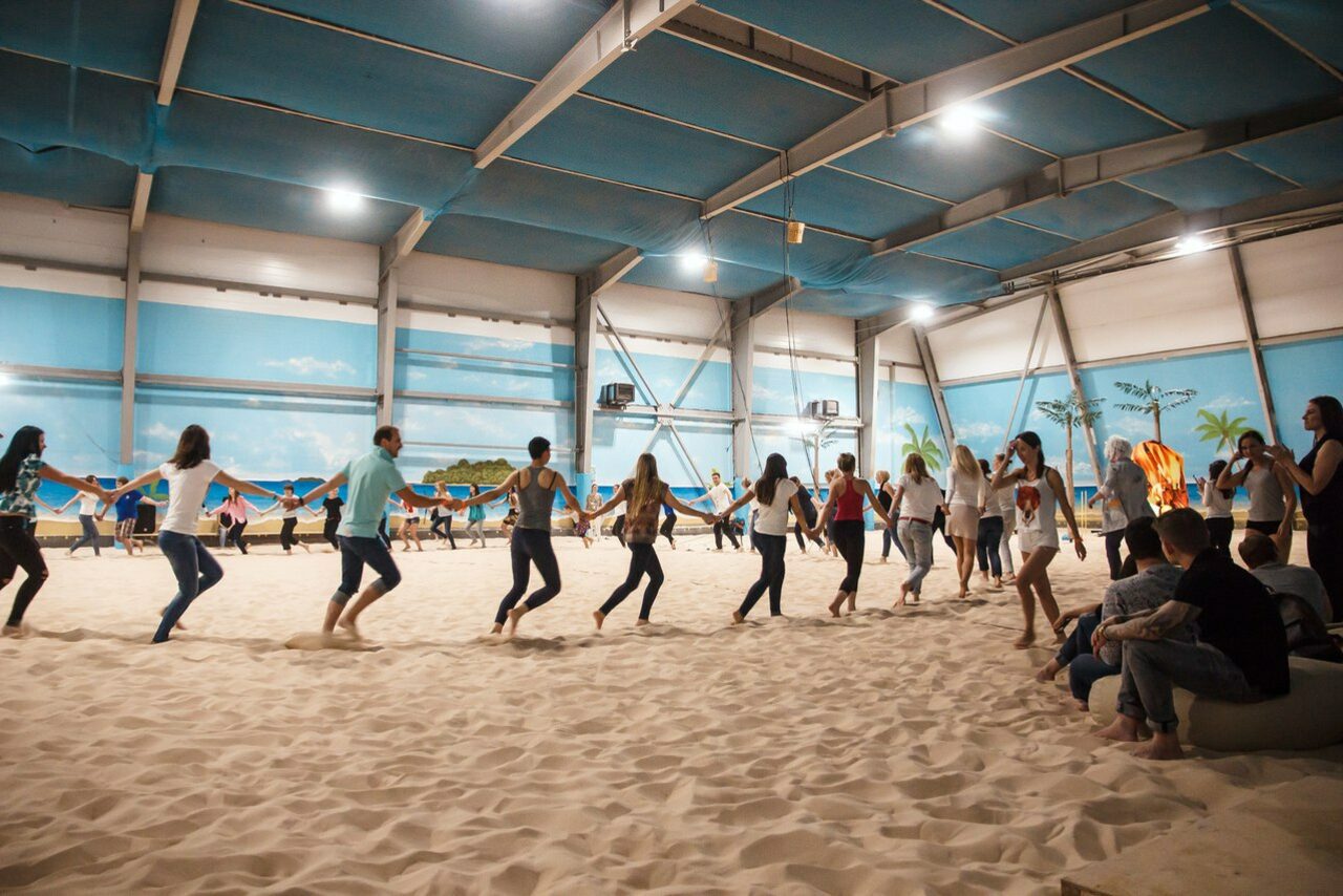 Арендовать ВЦПС Песок Крытый пляжный центр