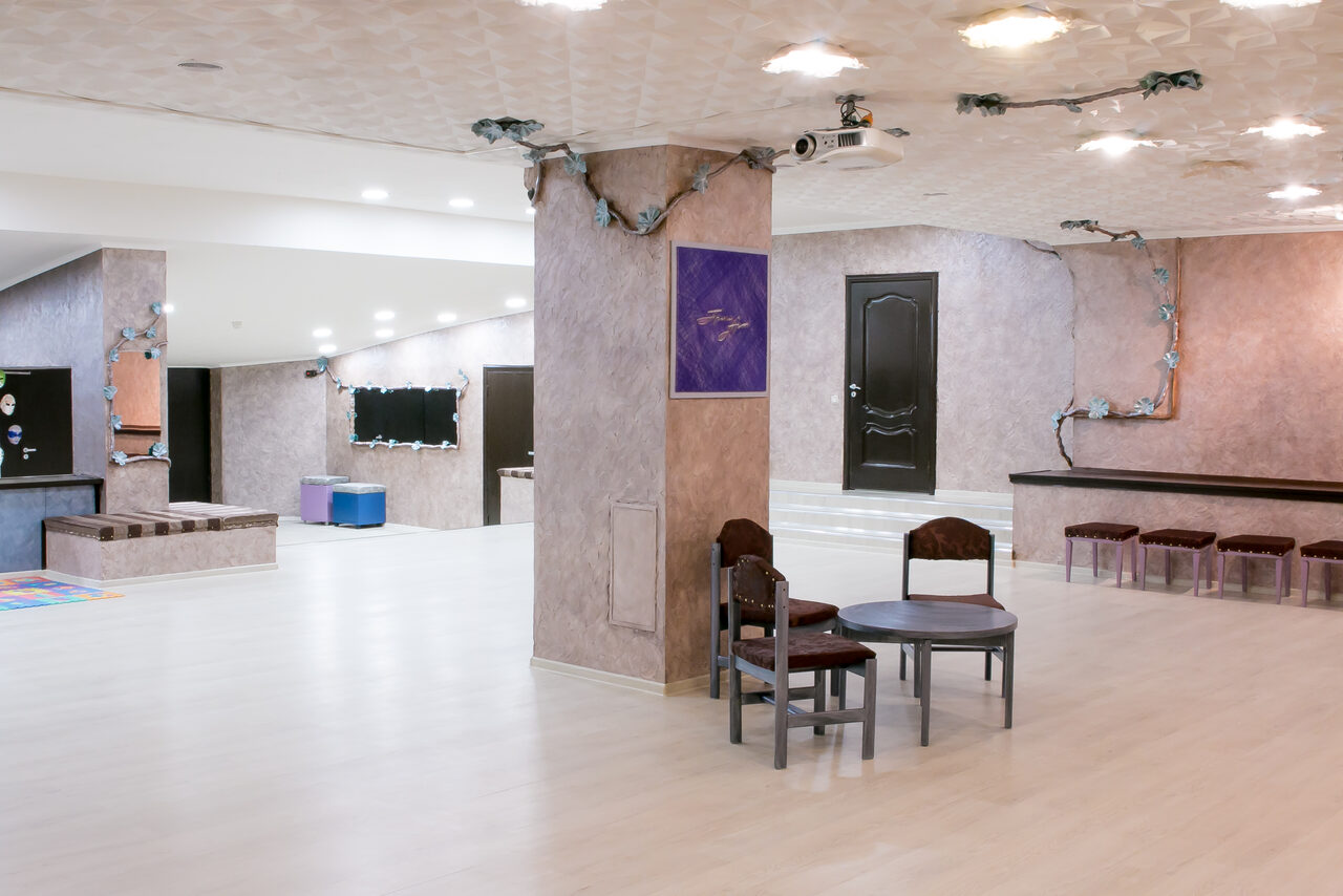 Арендовать ПримА'рт Светлый зал со сценой на юге СПБ