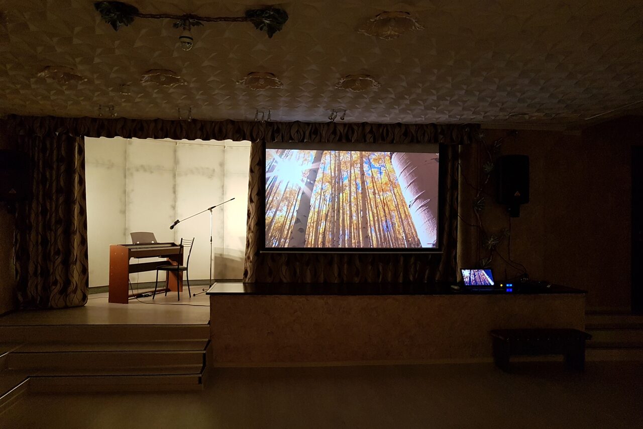 Арендовать ПримА'рт Светлый зал со сценой на юге СПБ