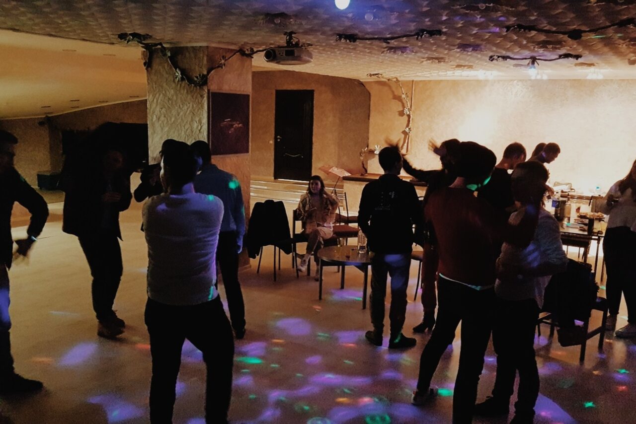 Арендовать ПримА'рт Светлый зал со сценой на юге СПБ