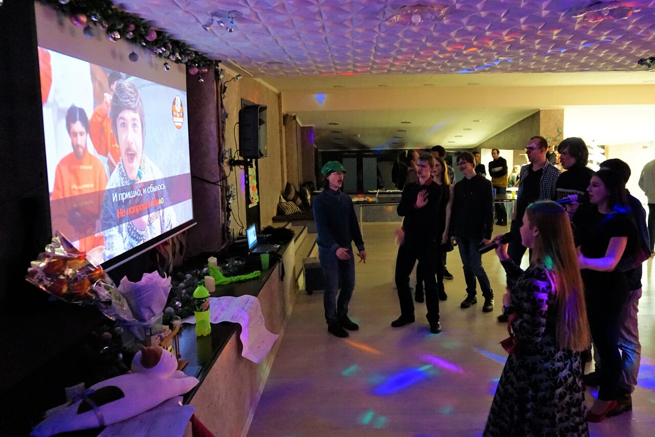 Арендовать ПримА'рт Светлый зал со сценой на юге СПБ