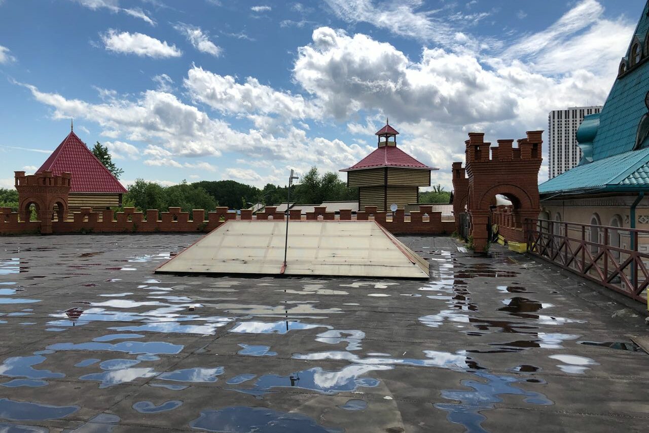 Арендовать VERNISSAGE Большая крыша для мероприятий