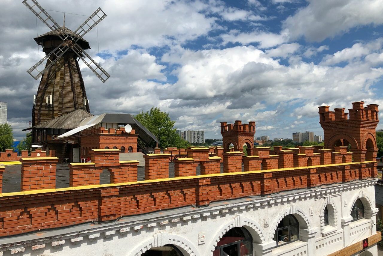 Арендовать VERNISSAGE Большая крыша для мероприятий