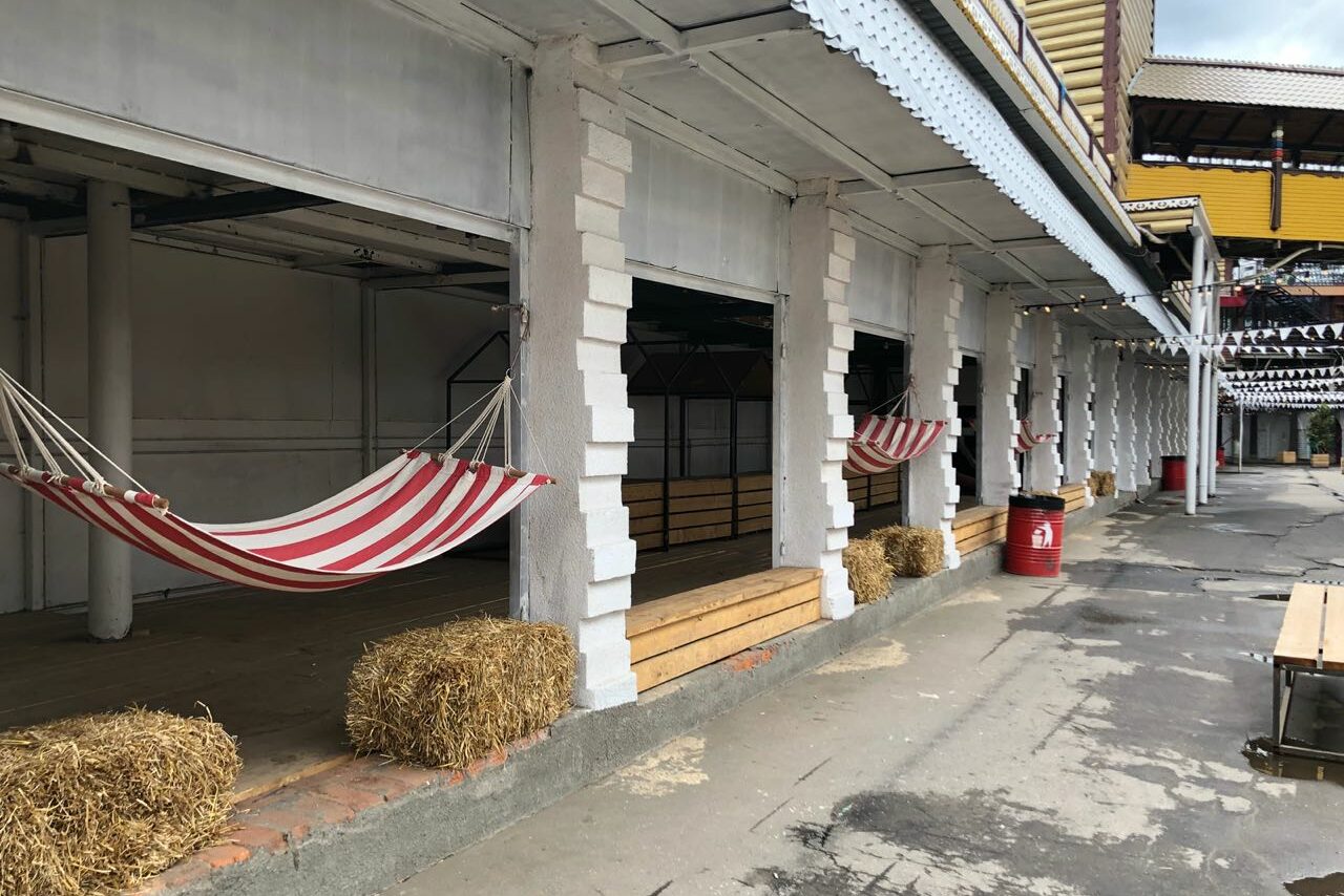 Арендовать VERNISSAGE Уличная зона для масштабных событий