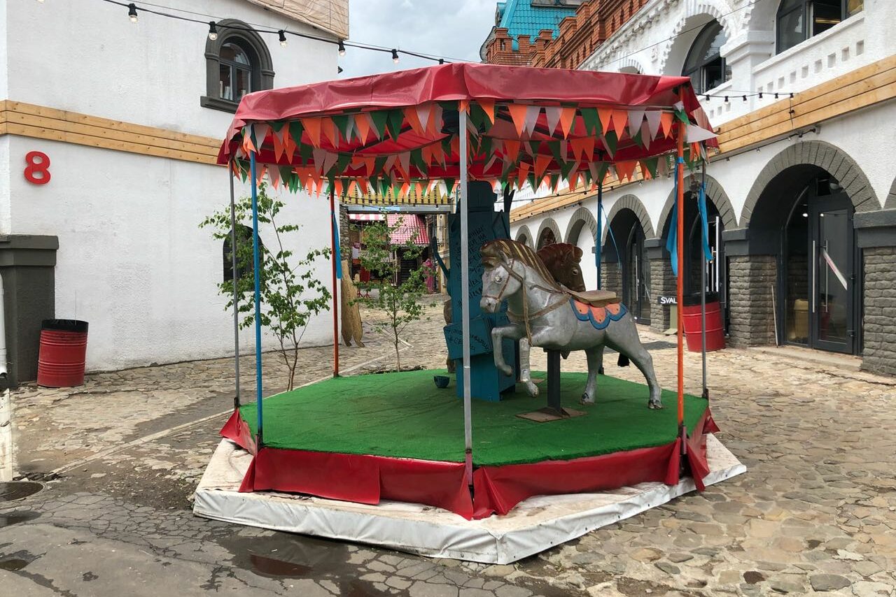 Арендовать VERNISSAGE Уличная зона для масштабных событий