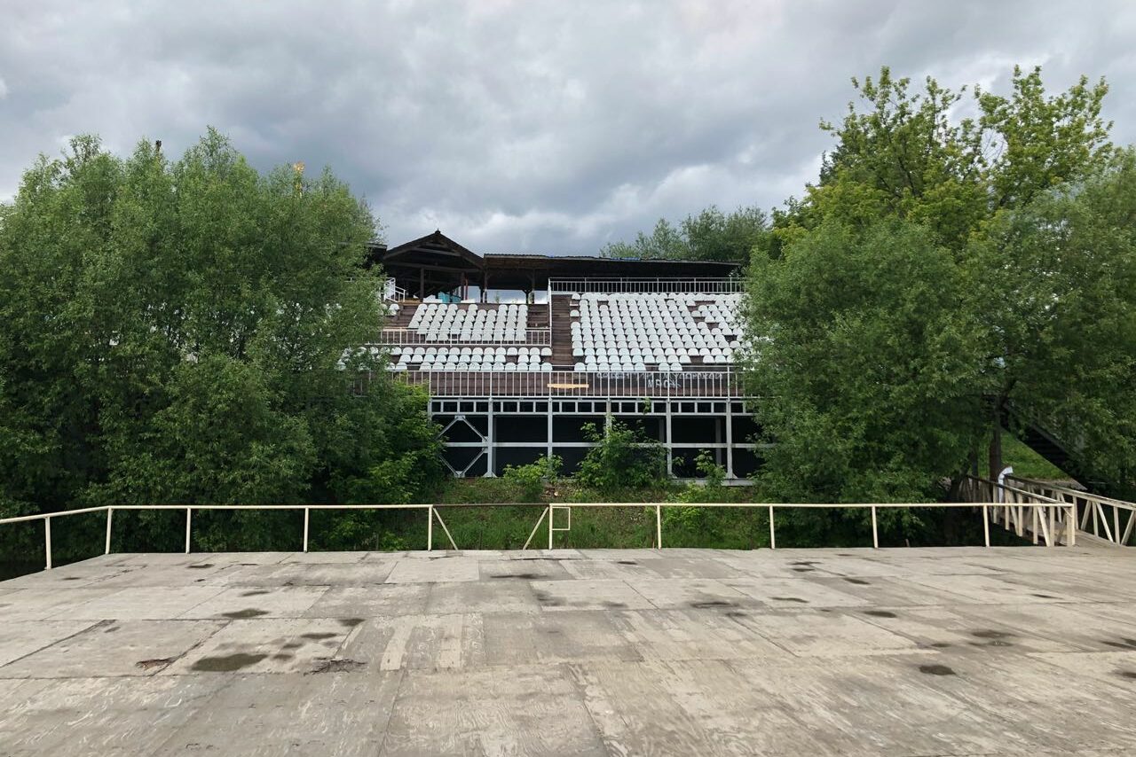 Арендовать VERNISSAGE Сцена на воде с трибунами