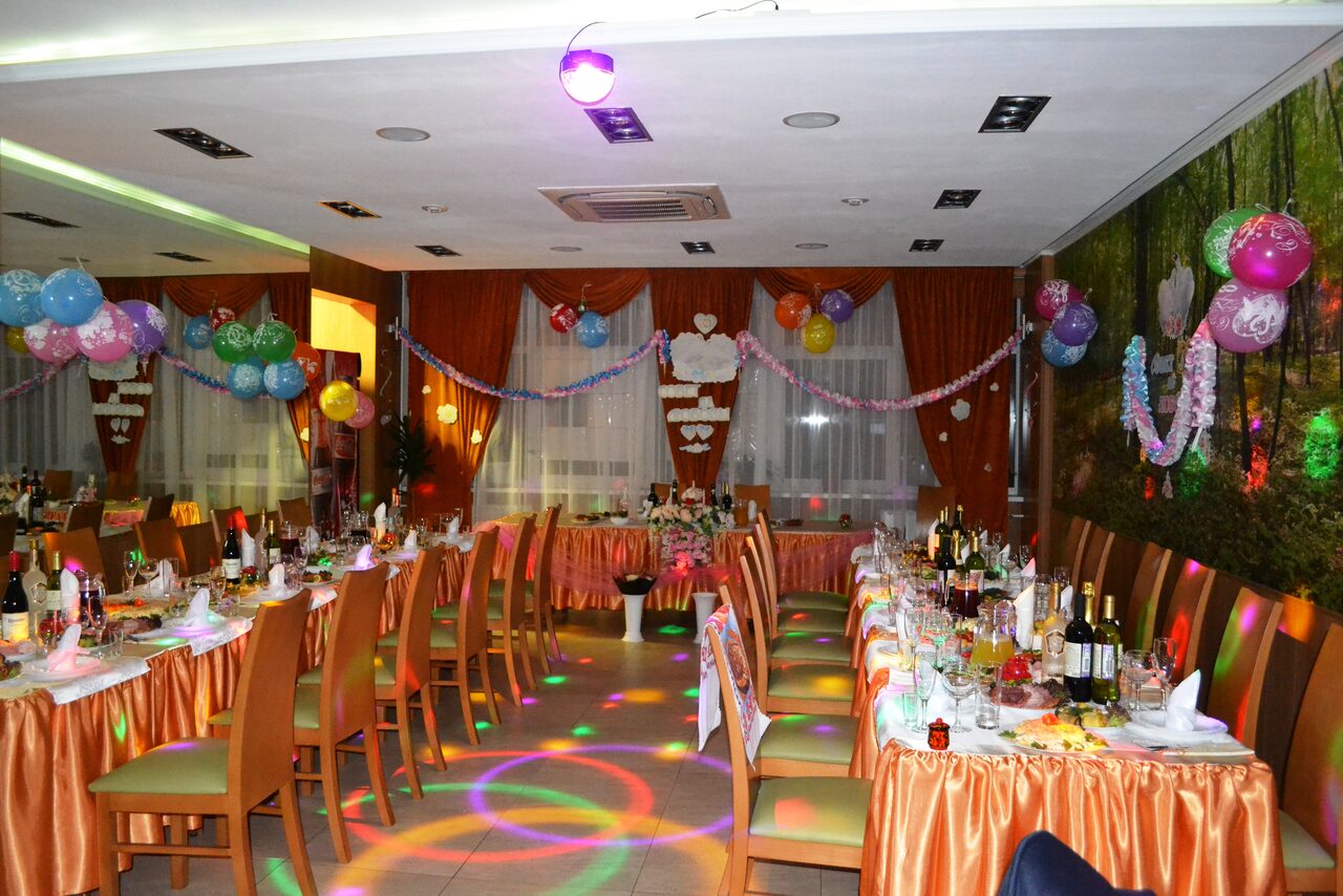 Арендовать Уютное кафе под закрытие для праздника