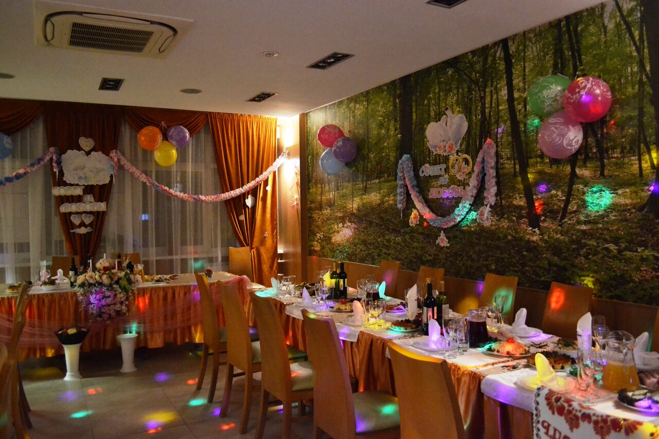 Арендовать Уютное кафе под закрытие для праздника