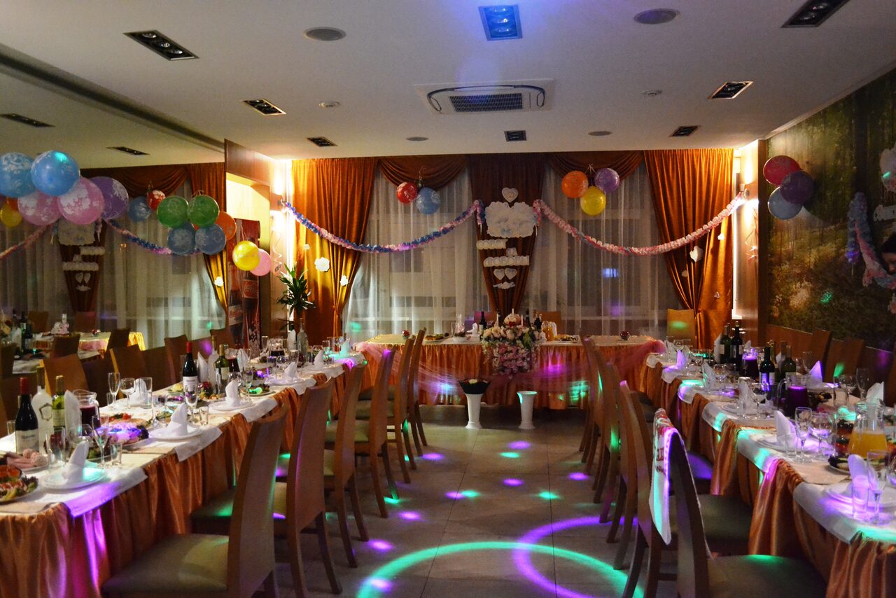 Арендовать Уютное кафе под закрытие для праздника