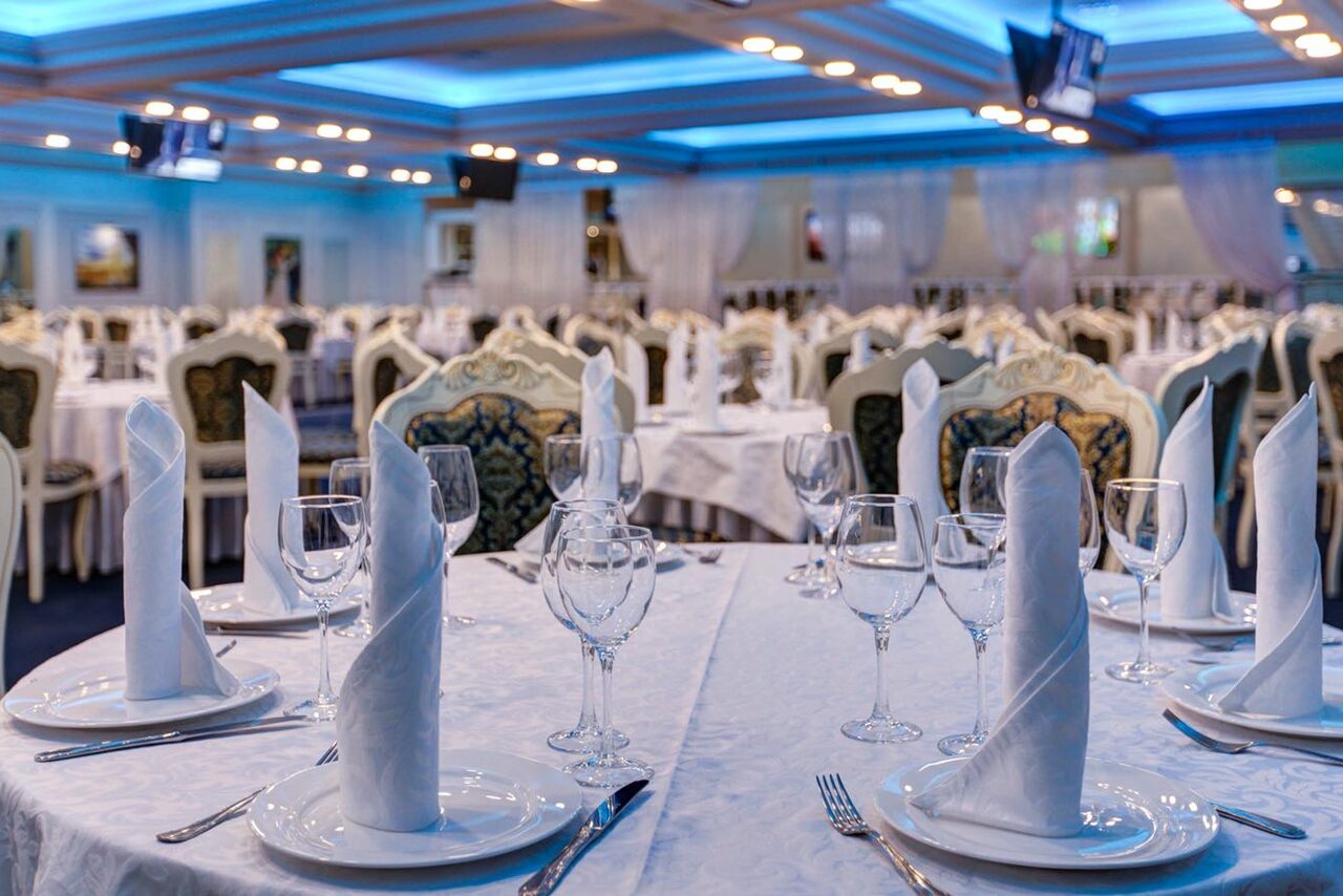 Арендовать Ресторан Asaki. Светлый банкетный зал