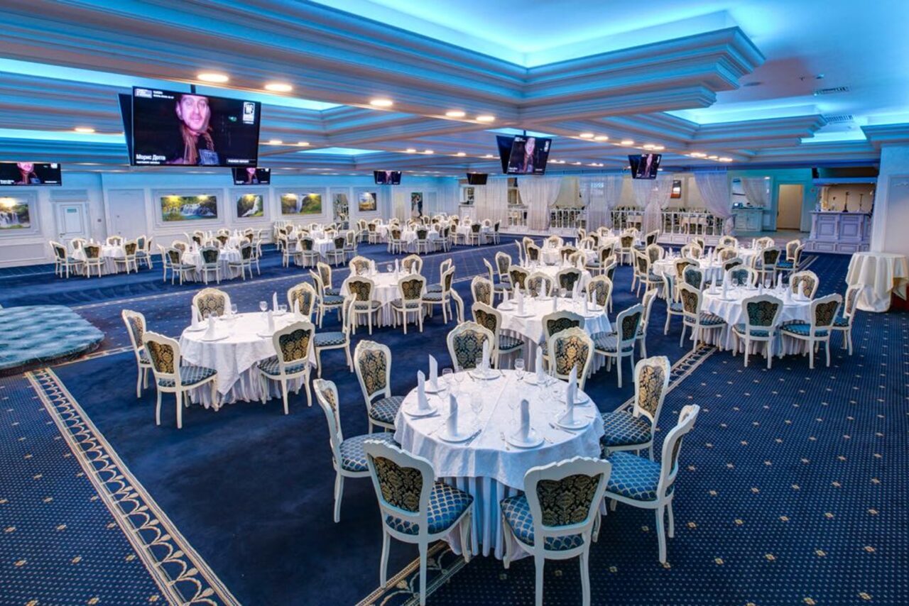 Арендовать Ресторан Asaki. Светлый банкетный зал