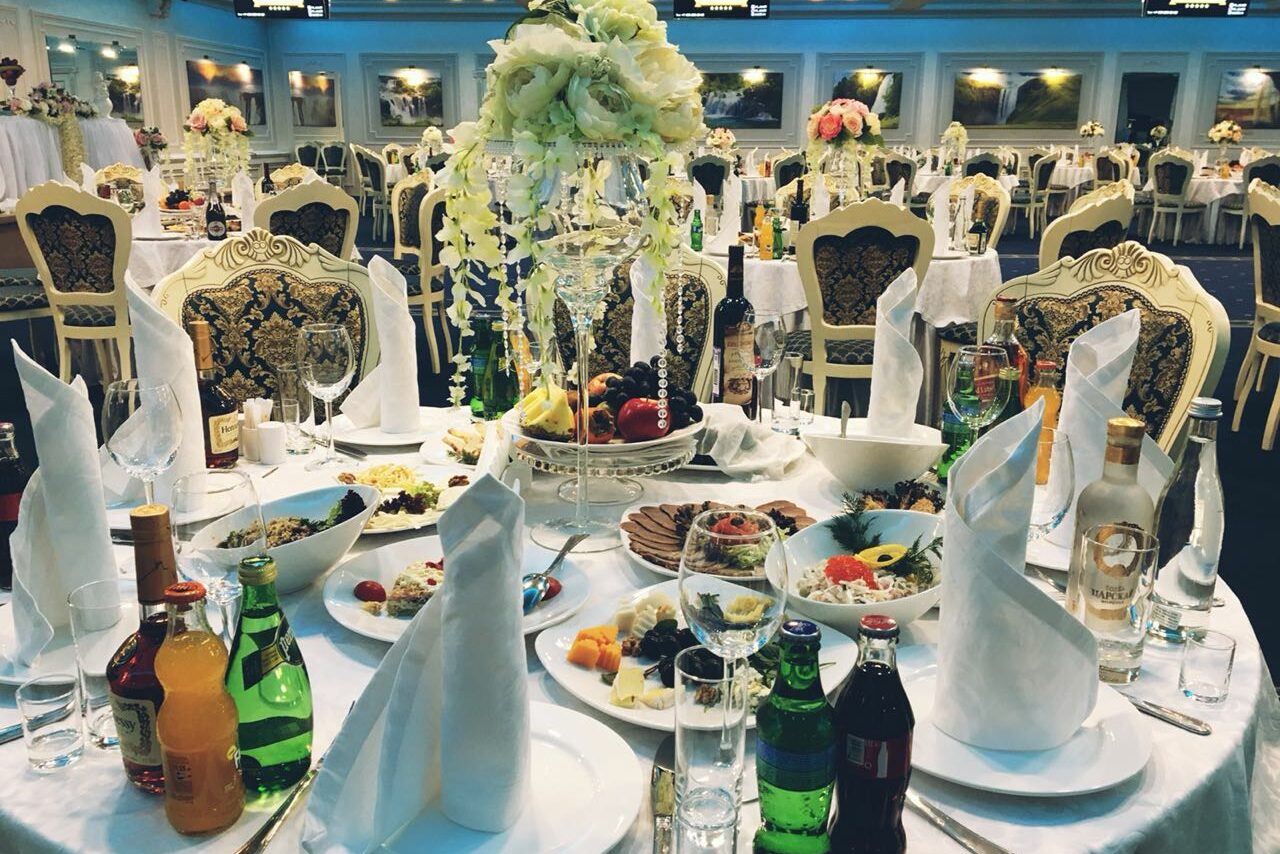 Арендовать Ресторан Asaki. Светлый банкетный зал