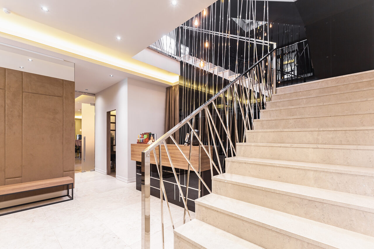 Арендовать Школа танцев ШТЕП. Зал с панорамными окнами и верандой