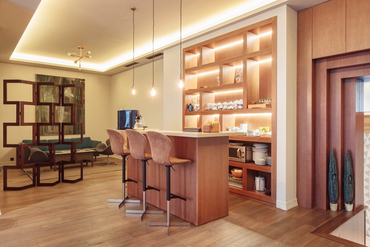 Арендовать Школа танцев ШТЕП. Зал с панорамными окнами и верандой