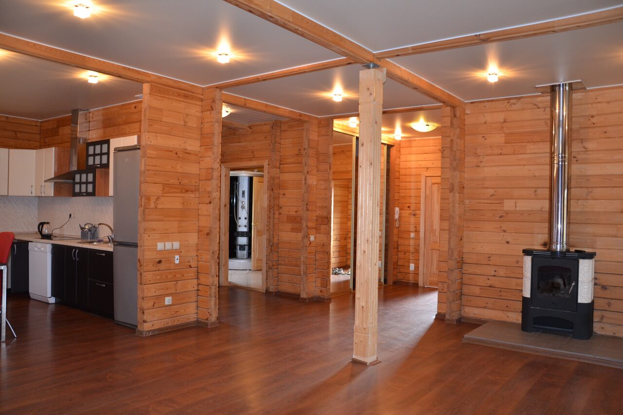 Арендовать Клубный деревянный дом