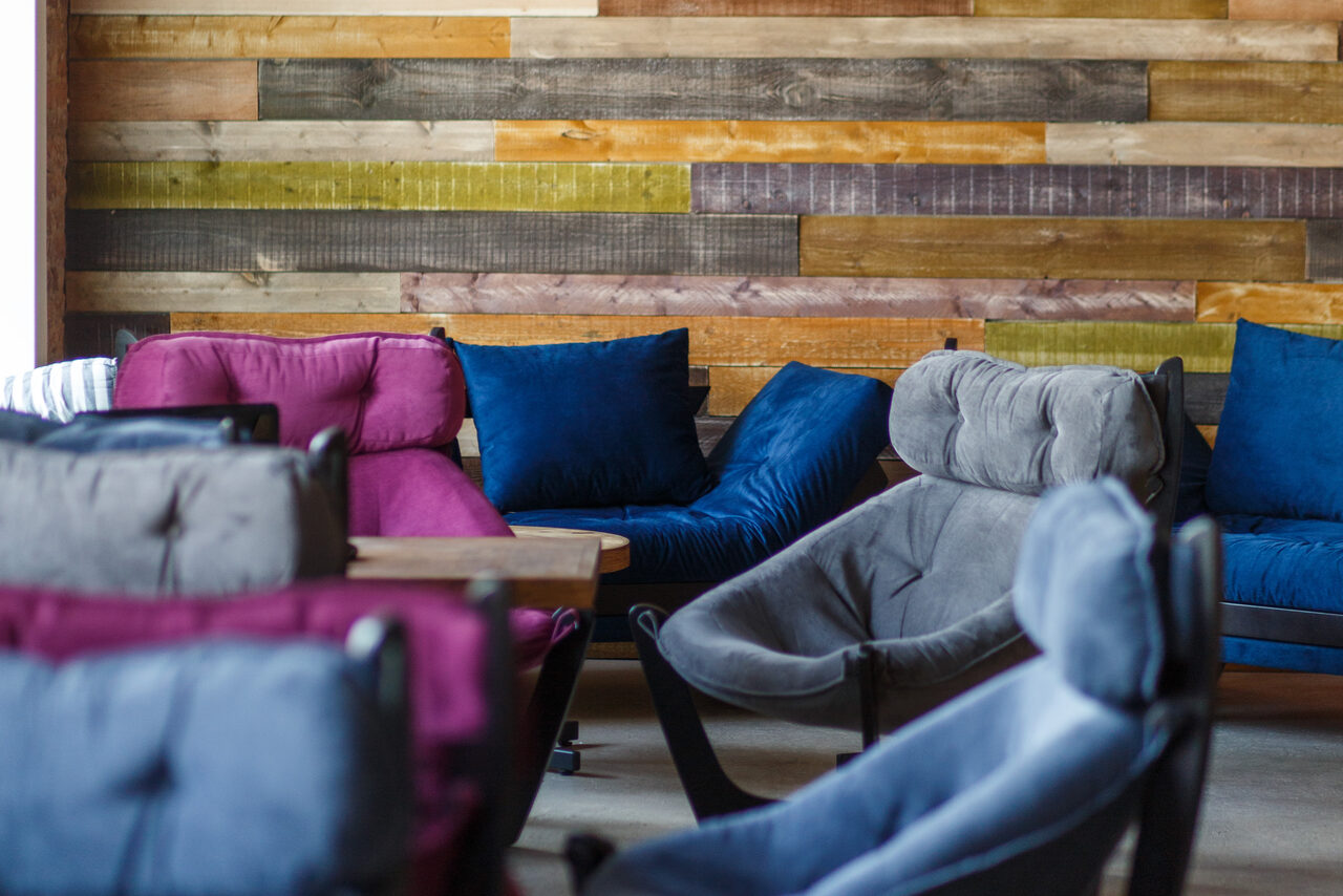 Арендовать Фактум. Уютный лофт с мягкими диванами